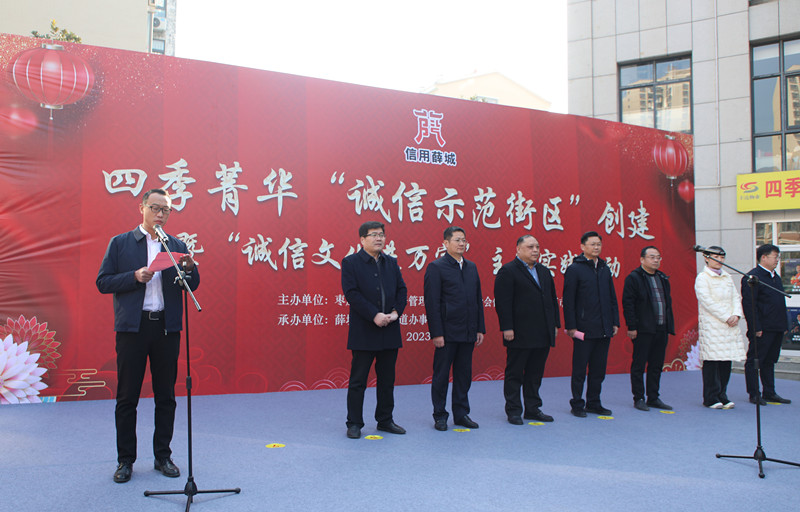 Ѧ�ǅ^(q��)���\(ch��ng)��ʾ���օ^(q��)��(chu��ng)�������\(ch��ng)���Ļ��M(j��n)�f(w��n)�һ��(d��ng)���³ǽֵ��e��